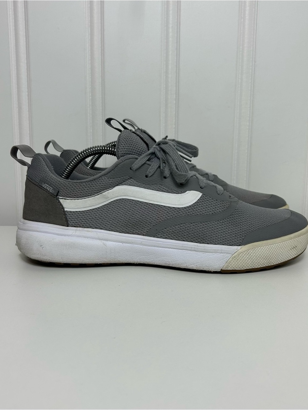 Vans UltraRange grey white lace low sneakers men’s 10.5